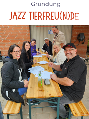Gruendungsfoto mit 7 Personen beim Unterschreiben